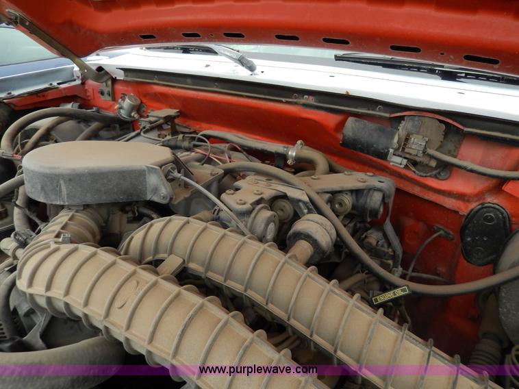 image for item D8138 1993 Ford F350 XL Crew Cab truck cab and chassis