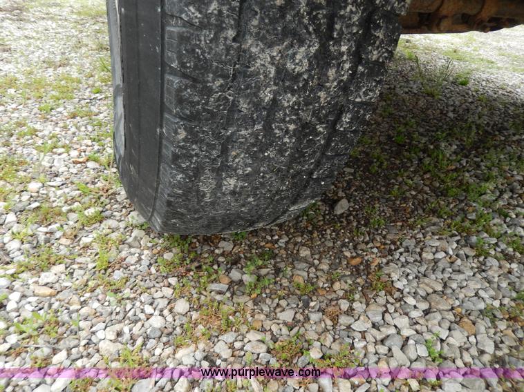 image for item D8138 1993 Ford F350 XL Crew Cab truck cab and chassis