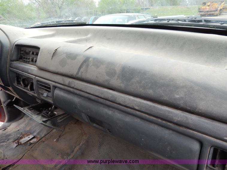 image for item D8138 1993 Ford F350 XL Crew Cab truck cab and chassis