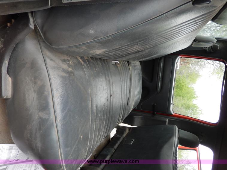 image for item D8138 1993 Ford F350 XL Crew Cab truck cab and chassis