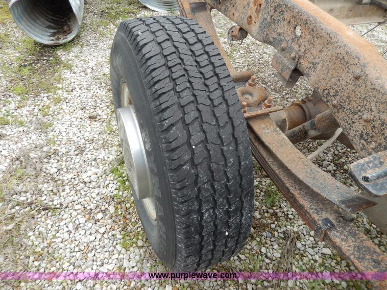 image for item D8138 1993 Ford F350 XL Crew Cab truck cab and chassis