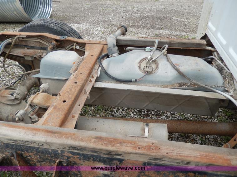 image for item D8138 1993 Ford F350 XL Crew Cab truck cab and chassis