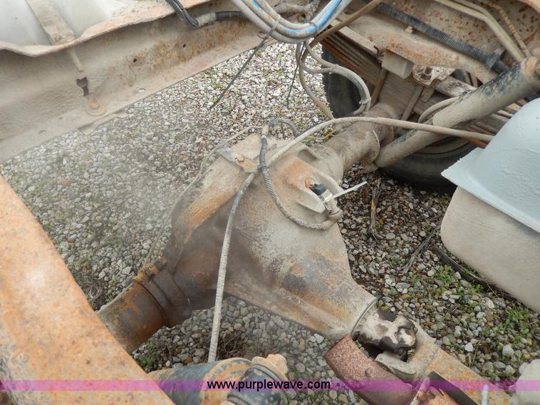 image for item D8138 1993 Ford F350 XL Crew Cab truck cab and chassis