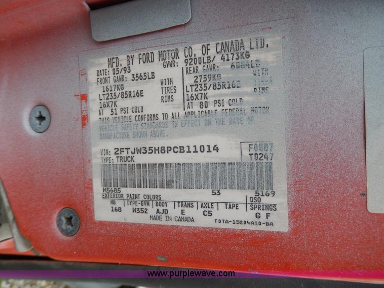 image for item D8138 1993 Ford F350 XL Crew Cab truck cab and chassis