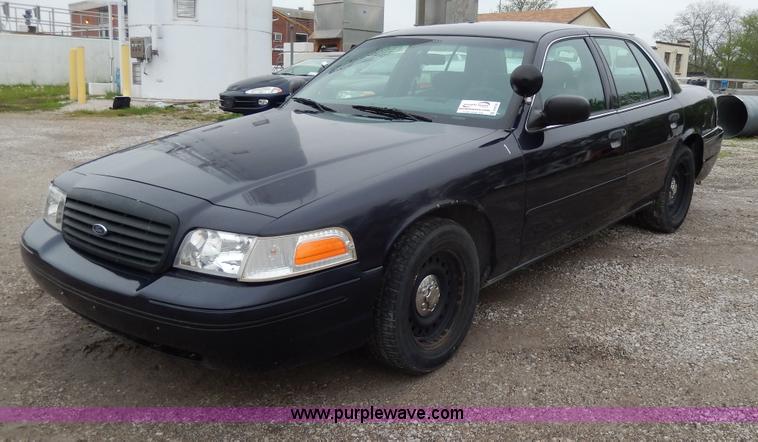 image for item D8139 2000 Ford Crown Victoria Police Interceptor