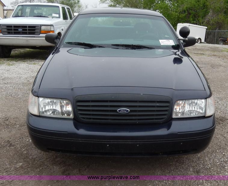 image for item D8139 2000 Ford Crown Victoria Police Interceptor