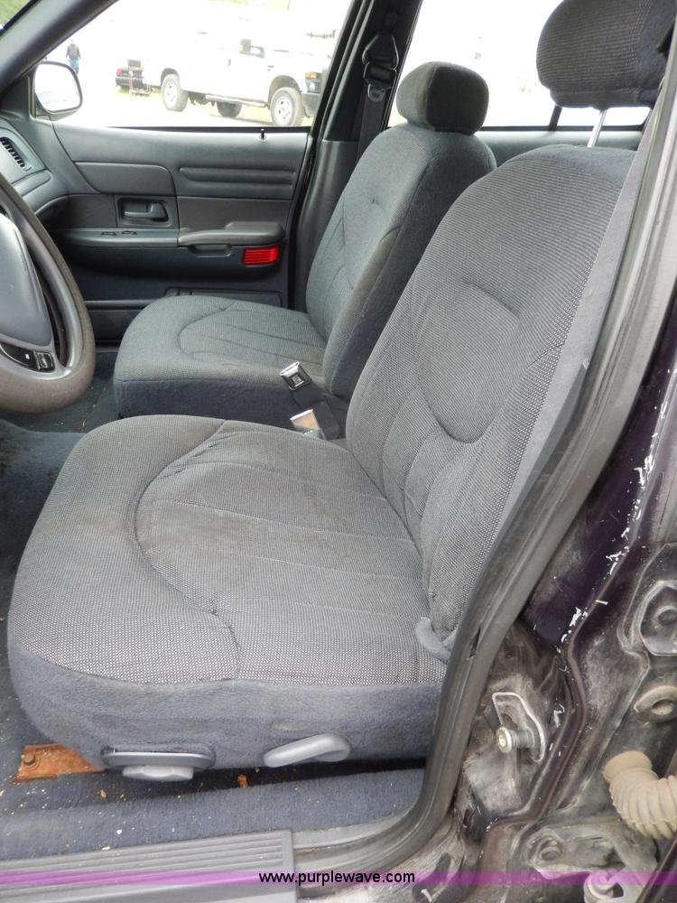 image for item D8139 2000 Ford Crown Victoria Police Interceptor