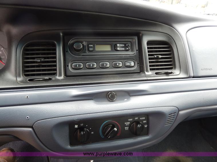 image for item D8139 2000 Ford Crown Victoria Police Interceptor