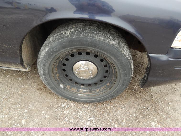 image for item D8139 2000 Ford Crown Victoria Police Interceptor