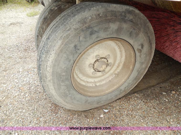 image for item D8140 1997 Elgin Pelican Series P sweeper