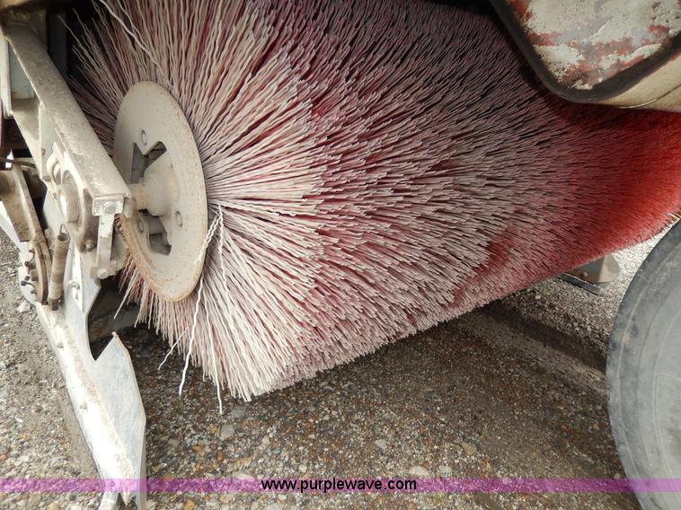 image for item D8140 1997 Elgin Pelican Series P sweeper