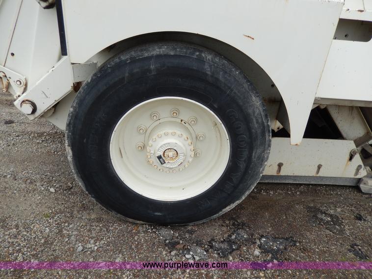 image for item D8140 1997 Elgin Pelican Series P sweeper