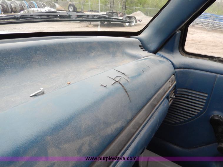 image for item D8141 1994 Ford F150 service truck