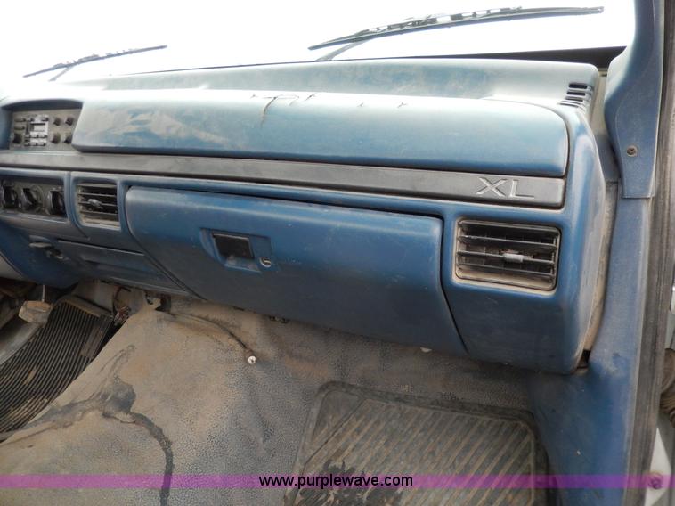 image for item D8141 1994 Ford F150 service truck