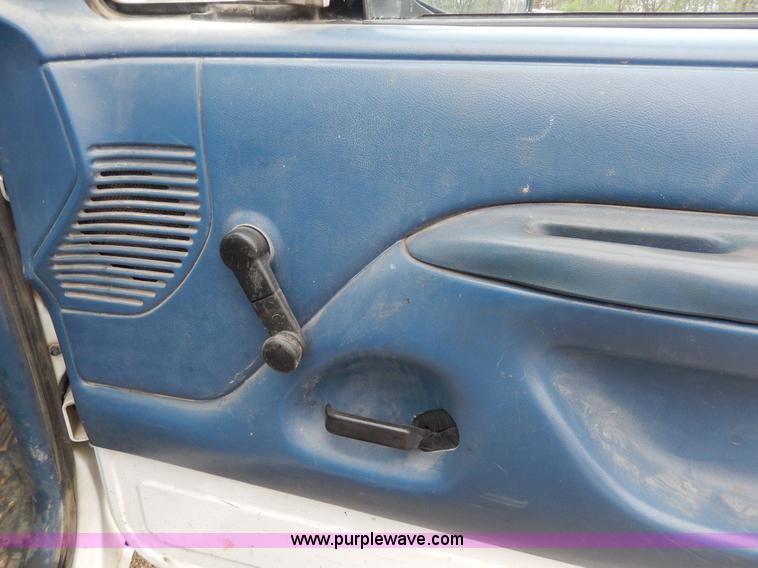 image for item D8141 1994 Ford F150 service truck