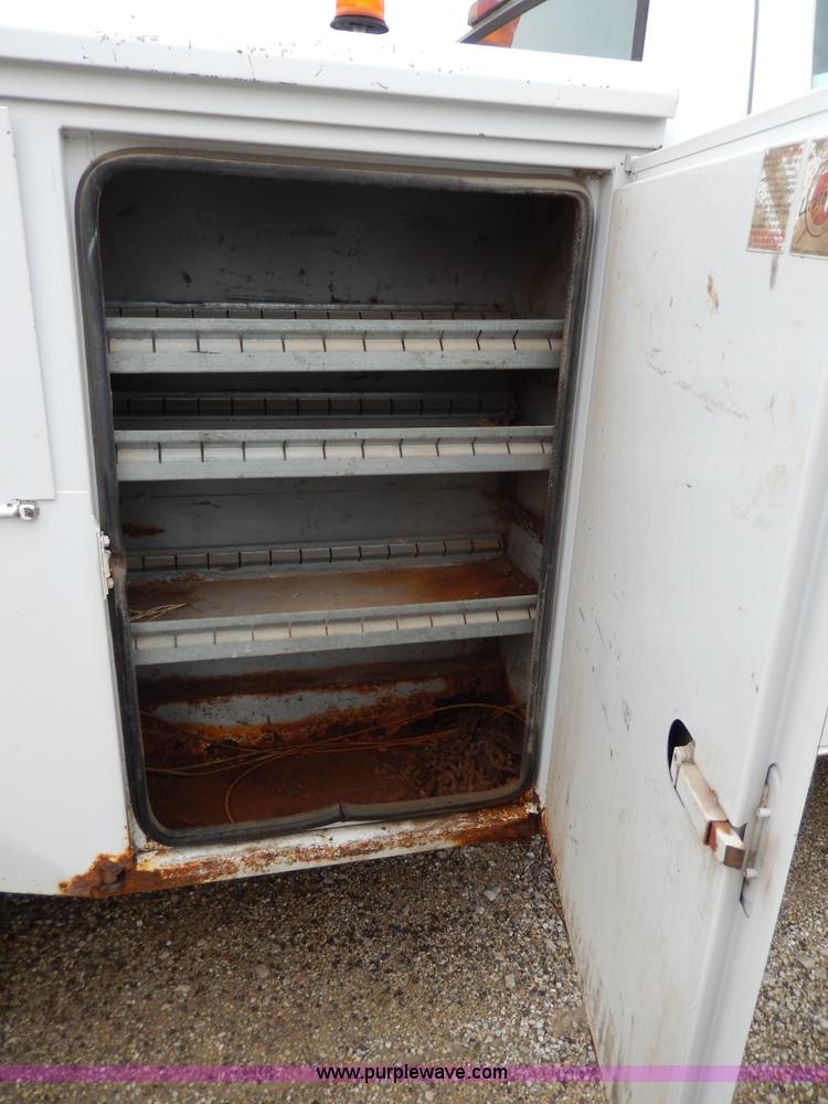 image for item D8141 1994 Ford F150 service truck