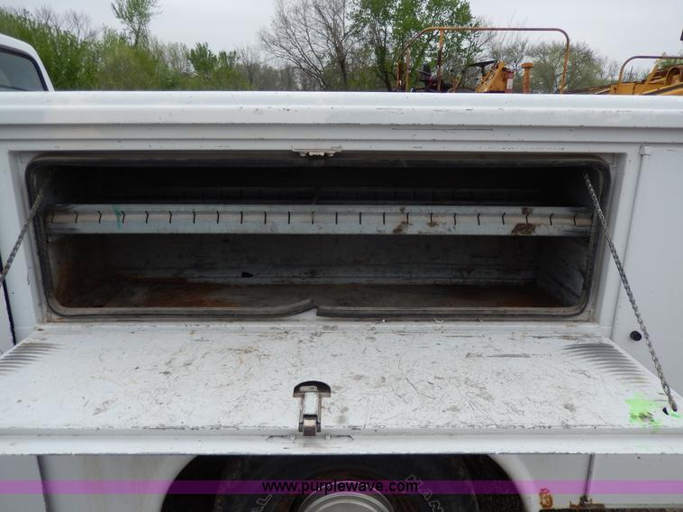 image for item D8141 1994 Ford F150 service truck