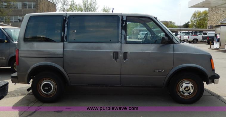image for item D8147 1989 Chevrolet Astro van