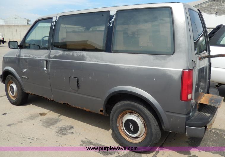 image for item D8147 1989 Chevrolet Astro van