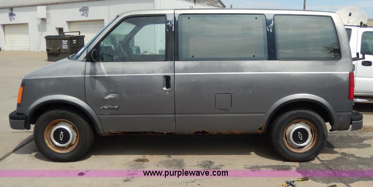 image for item D8147 1989 Chevrolet Astro van