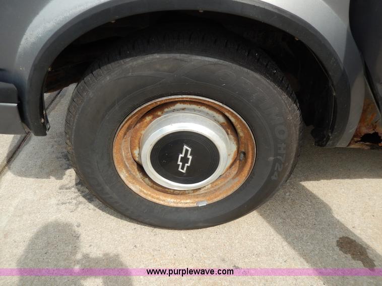 image for item D8147 1989 Chevrolet Astro van