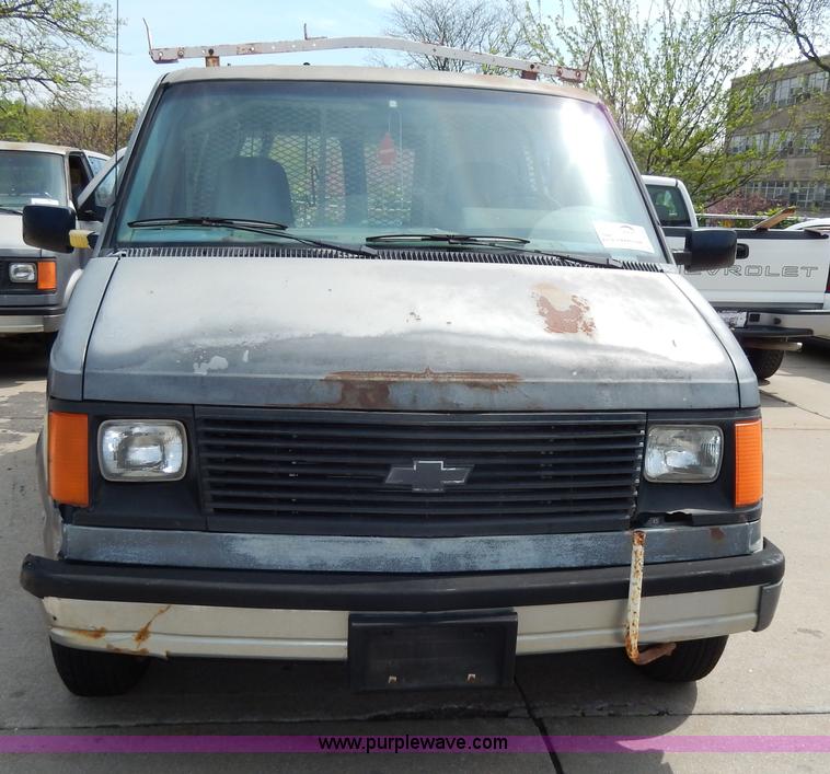 image for item D8148 1986 Chevrolet Astro Sport van