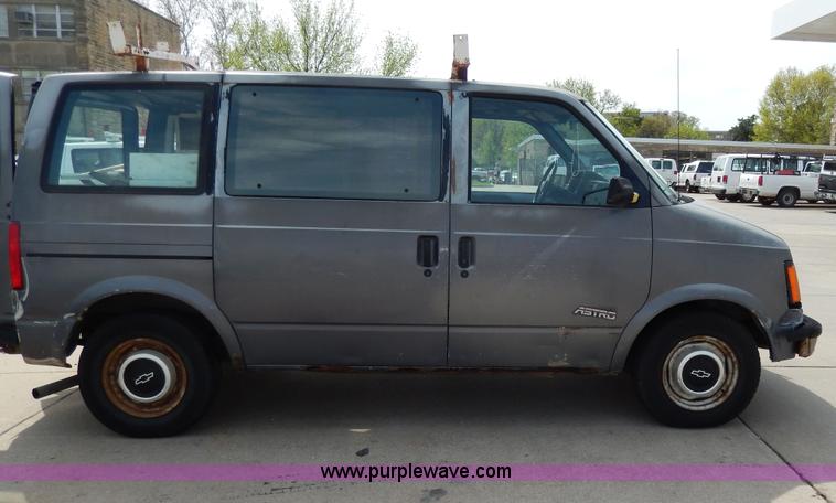 image for item D8148 1986 Chevrolet Astro Sport van
