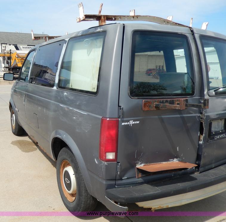 image for item D8148 1986 Chevrolet Astro Sport van