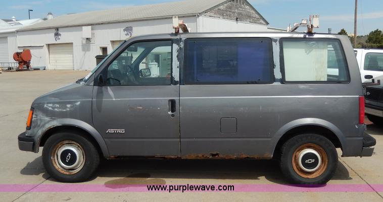 image for item D8148 1986 Chevrolet Astro Sport van