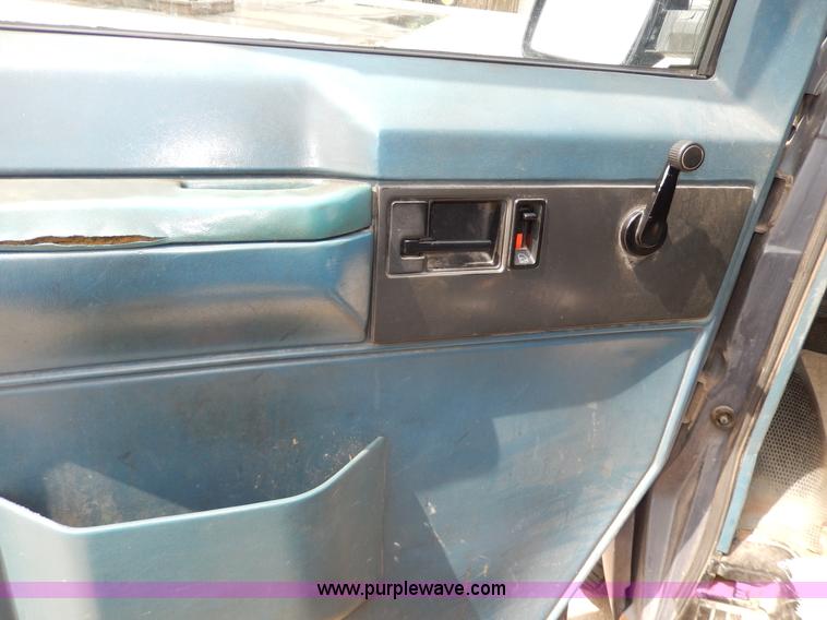 image for item D8148 1986 Chevrolet Astro Sport van