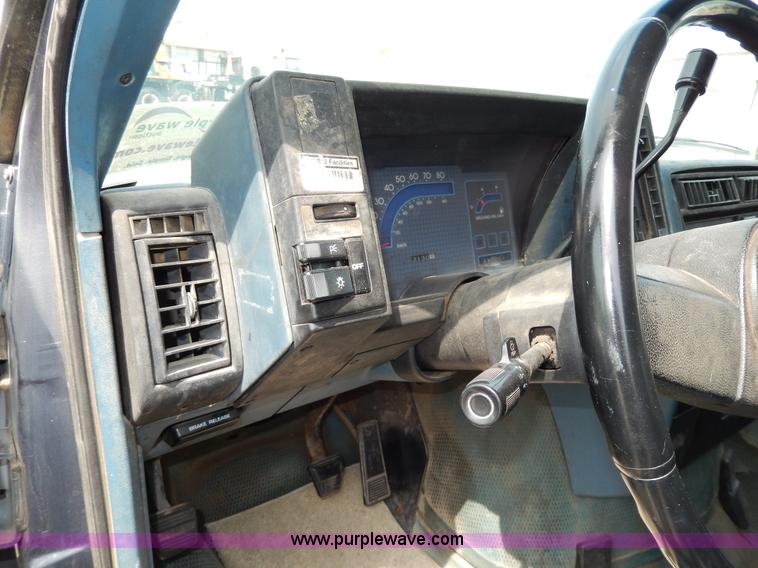 image for item D8148 1986 Chevrolet Astro Sport van