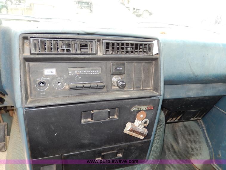 image for item D8148 1986 Chevrolet Astro Sport van