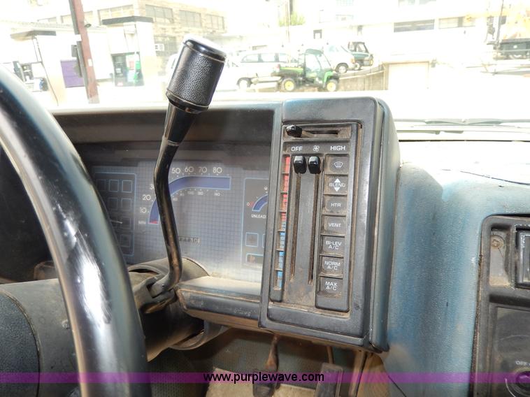 image for item D8148 1986 Chevrolet Astro Sport van