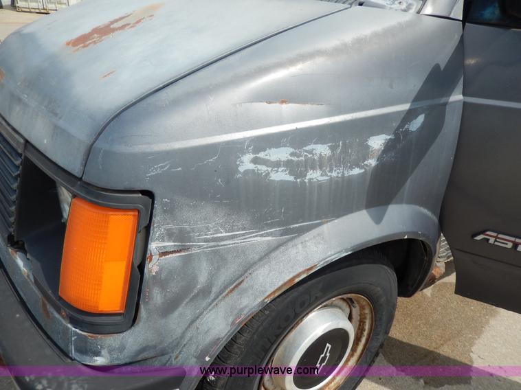 image for item D8148 1986 Chevrolet Astro Sport van