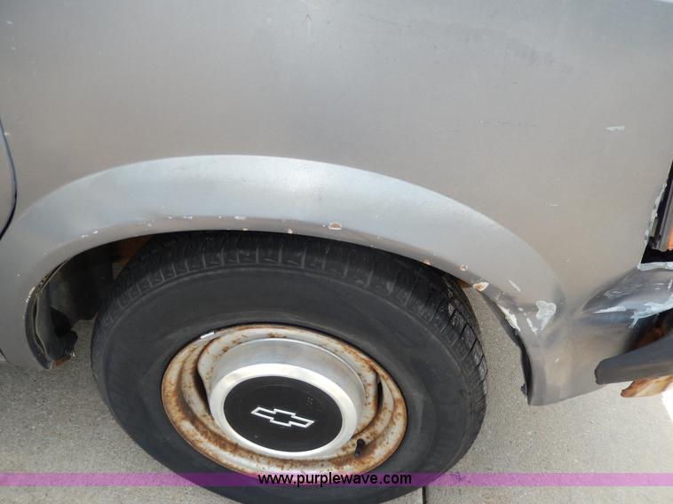 image for item D8148 1986 Chevrolet Astro Sport van