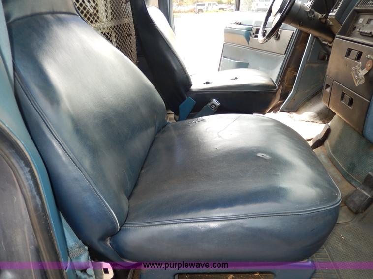image for item D8148 1986 Chevrolet Astro Sport van