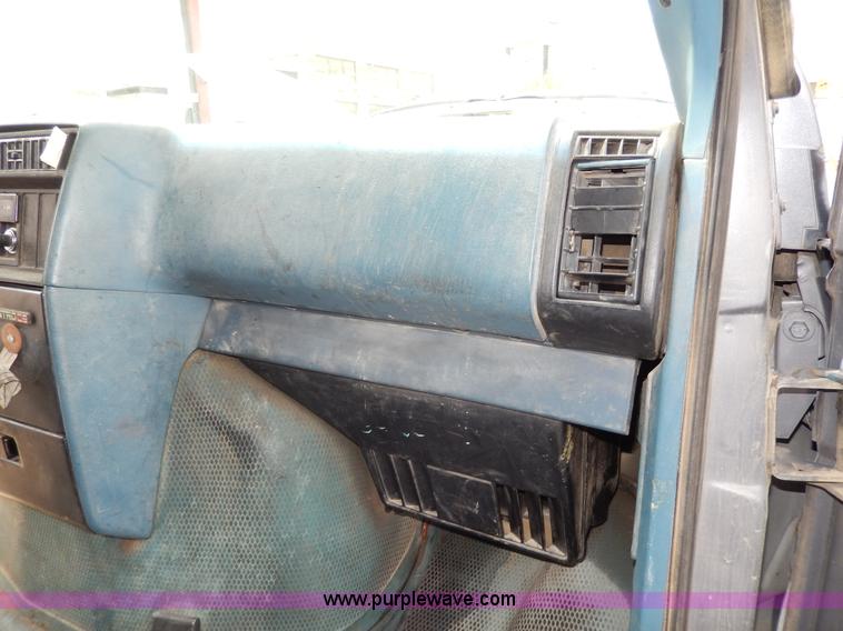 image for item D8148 1986 Chevrolet Astro Sport van