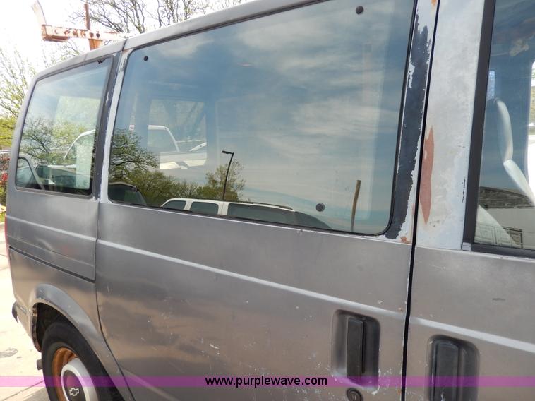 image for item D8148 1986 Chevrolet Astro Sport van