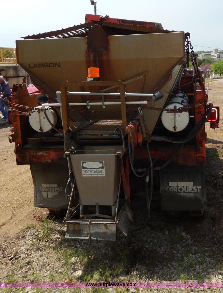 image for item D8149 1984 International 1754 dump truck