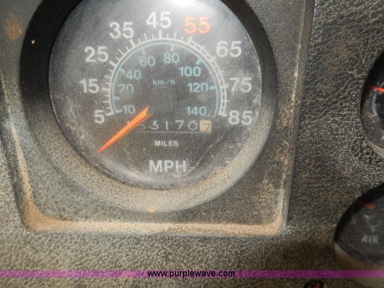 image for item D8149 1984 International 1754 dump truck