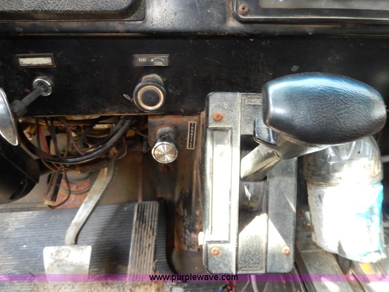 image for item D8149 1984 International 1754 dump truck