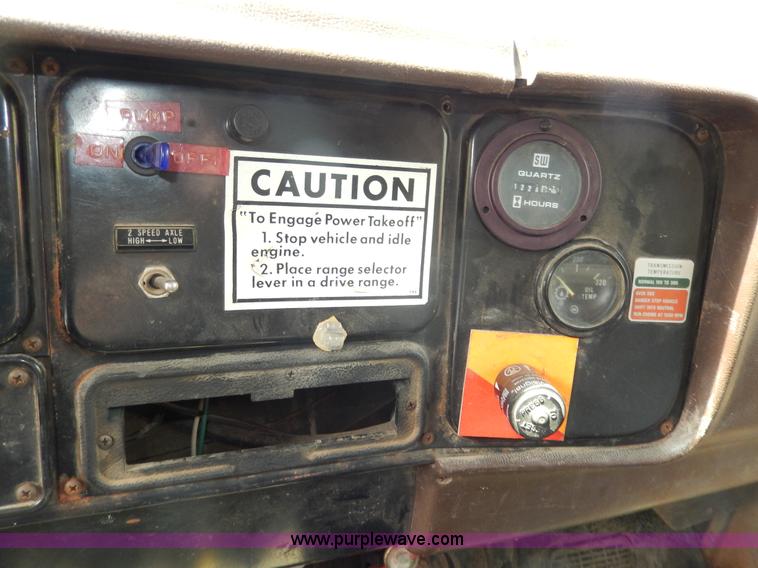 image for item D8149 1984 International 1754 dump truck