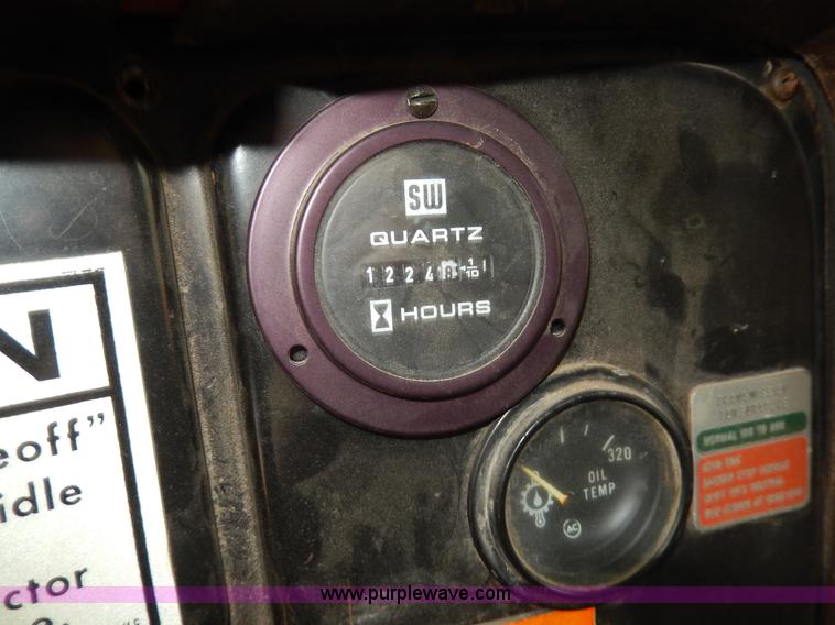 image for item D8149 1984 International 1754 dump truck