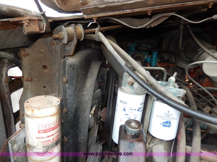 image for item D8149 1984 International 1754 dump truck