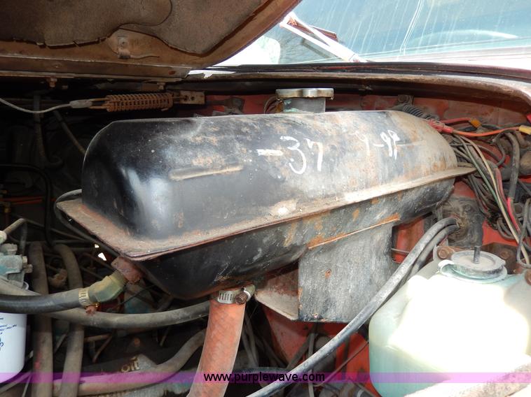 image for item D8149 1984 International 1754 dump truck