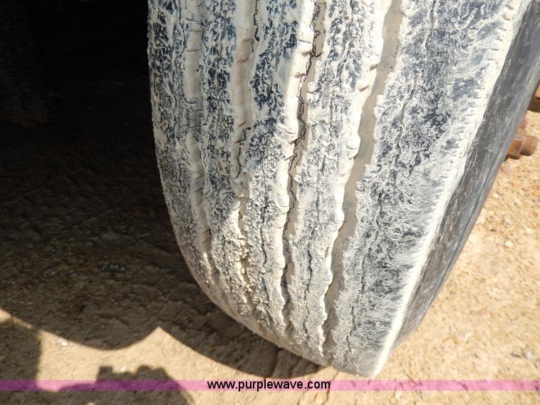 image for item D8149 1984 International 1754 dump truck