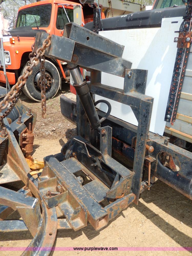 image for item D8149 1984 International 1754 dump truck