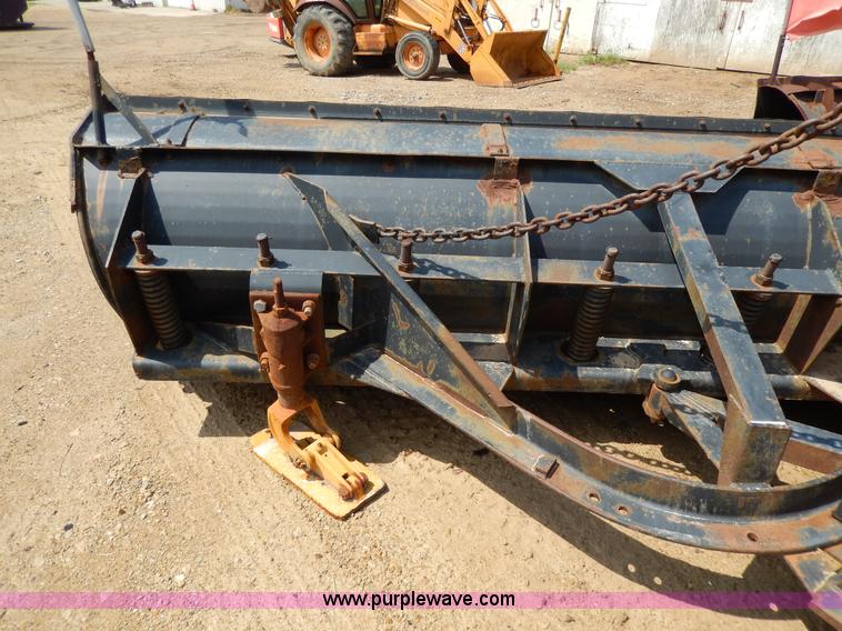 image for item D8149 1984 International 1754 dump truck