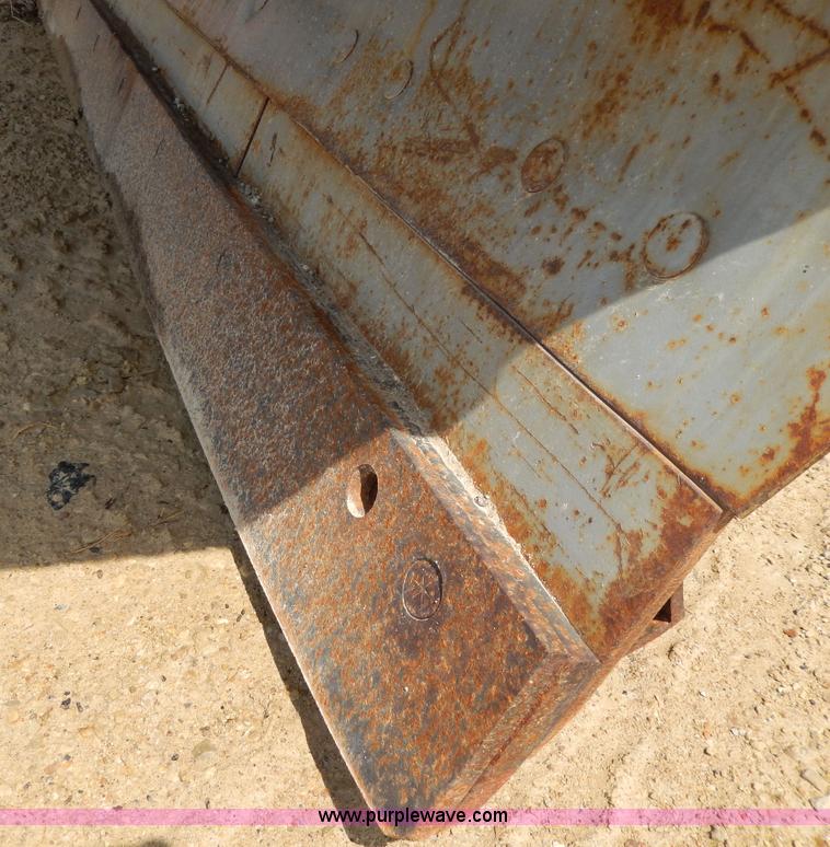 image for item D8149 1984 International 1754 dump truck