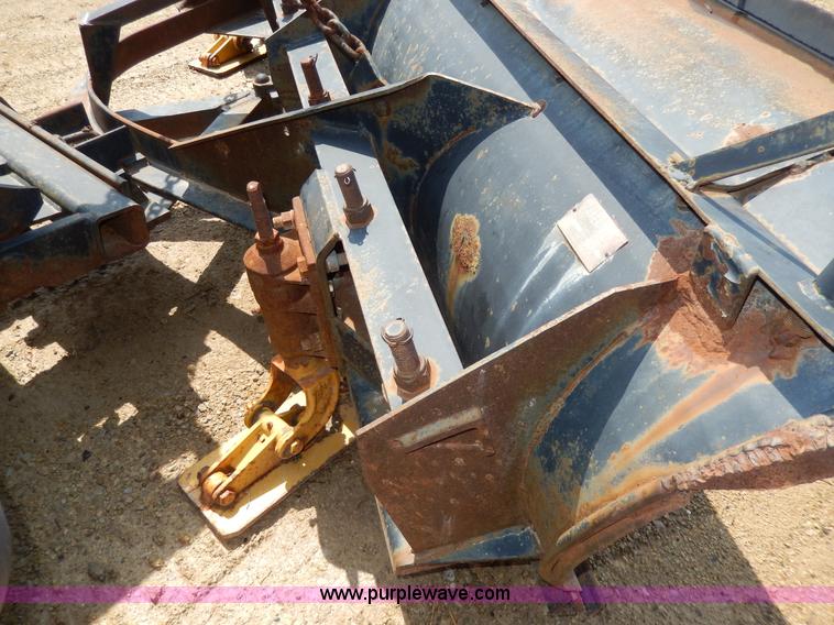 image for item D8149 1984 International 1754 dump truck